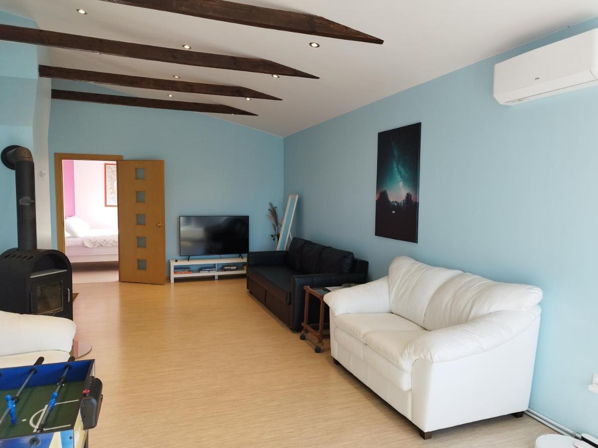 Spacious & Cozy Apartment With Forest View Zapyskis Dış mekan fotoğraf